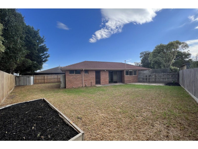 39 Josephine Avenue, Cranbourne North VIC 3977