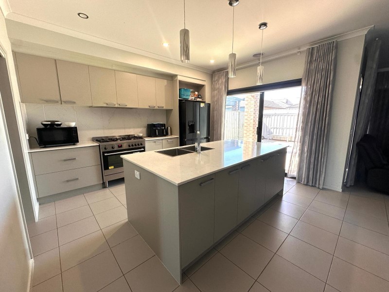 198 Morison Road, Clyde VIC 3978