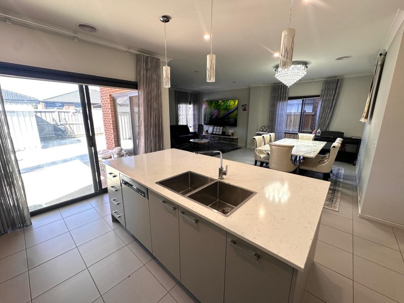 198 Morison Road, Clyde VIC 3978