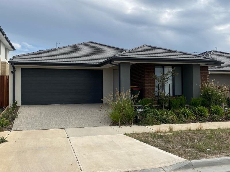 26 Woolly Parade, Clyde North VIC 3978