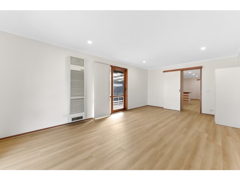 16 Lauren Drive, Hampton Park VIC 3976