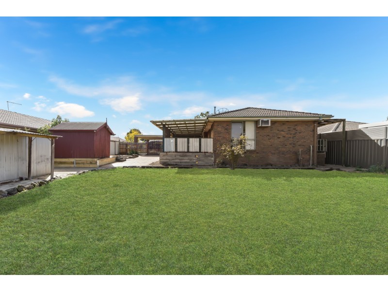 16 Lauren Drive, Hampton Park VIC 3976