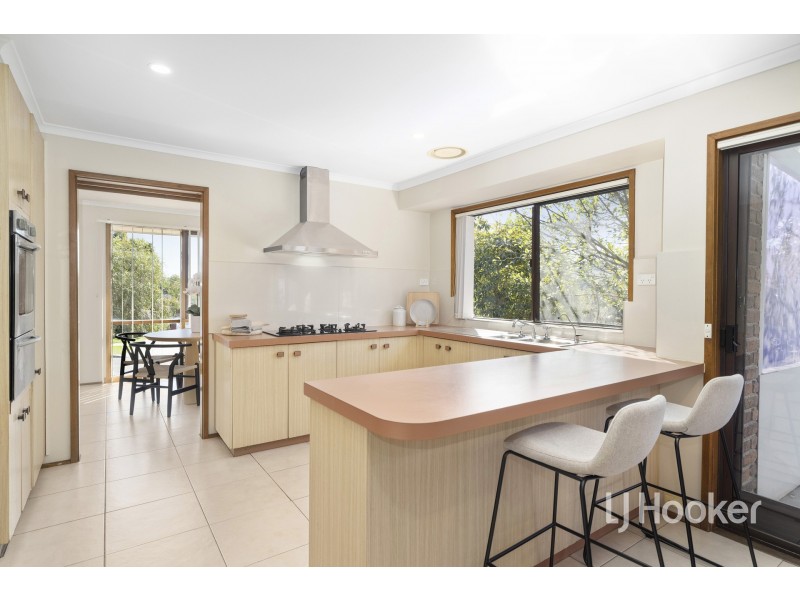 26 Skye Crescent, Endeavour Hills VIC 3802