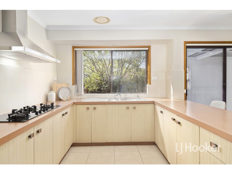 26 Skye Crescent, Endeavour Hills VIC 3802