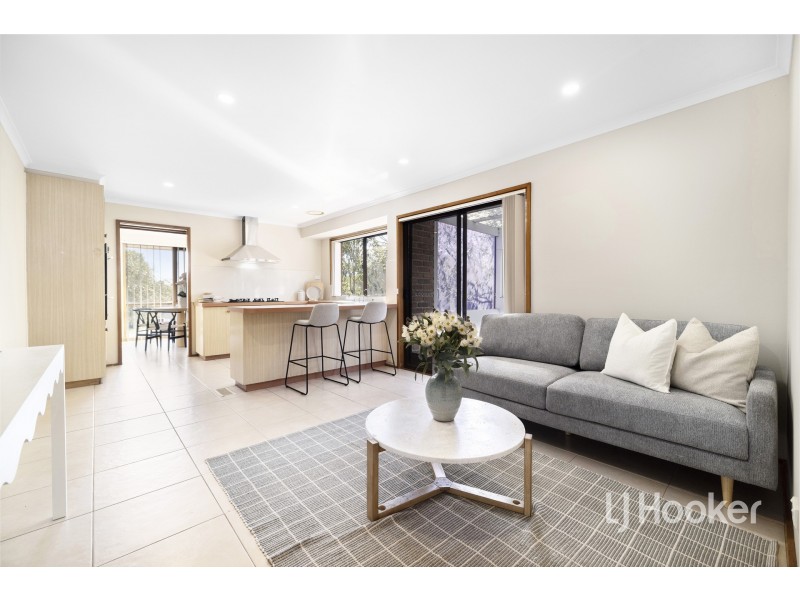 26 Skye Crescent, Endeavour Hills VIC 3802