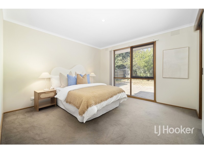 26 Skye Crescent, Endeavour Hills VIC 3802