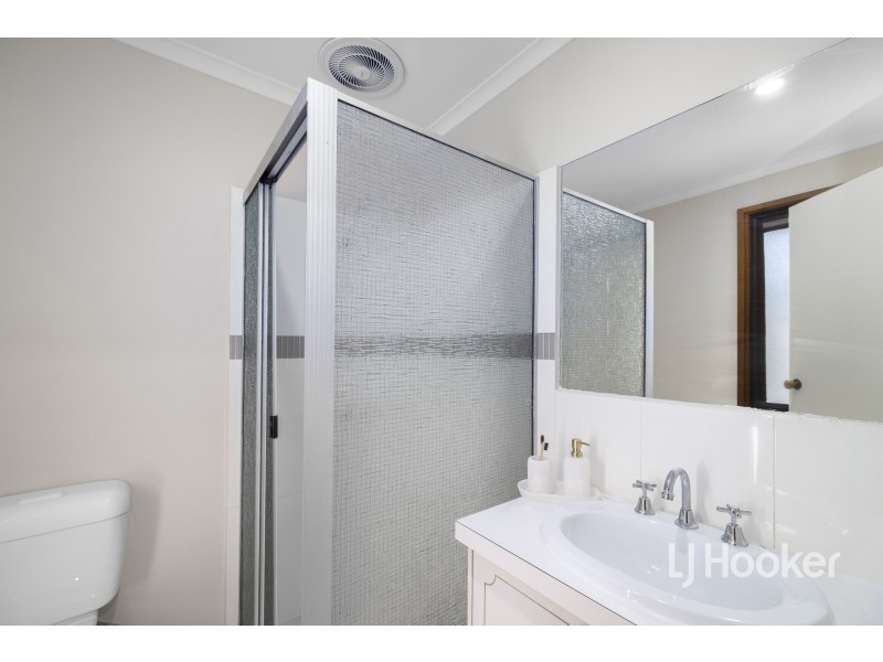 26 Skye Crescent, Endeavour Hills VIC 3802