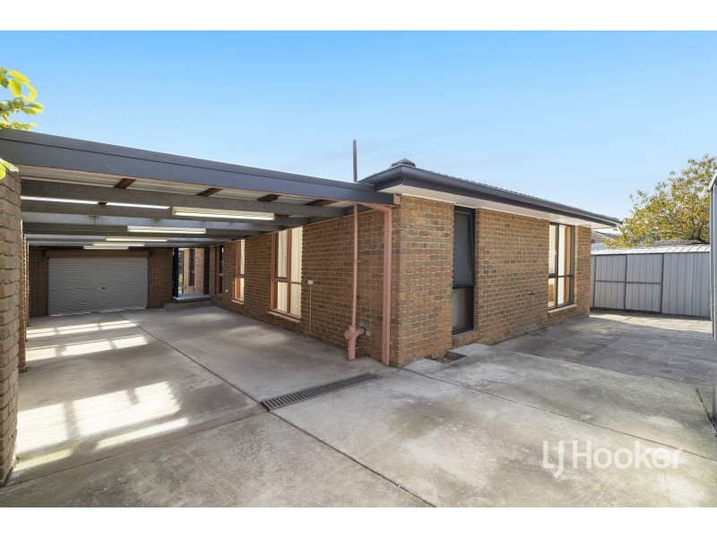 26 Skye Crescent, Endeavour Hills VIC 3802