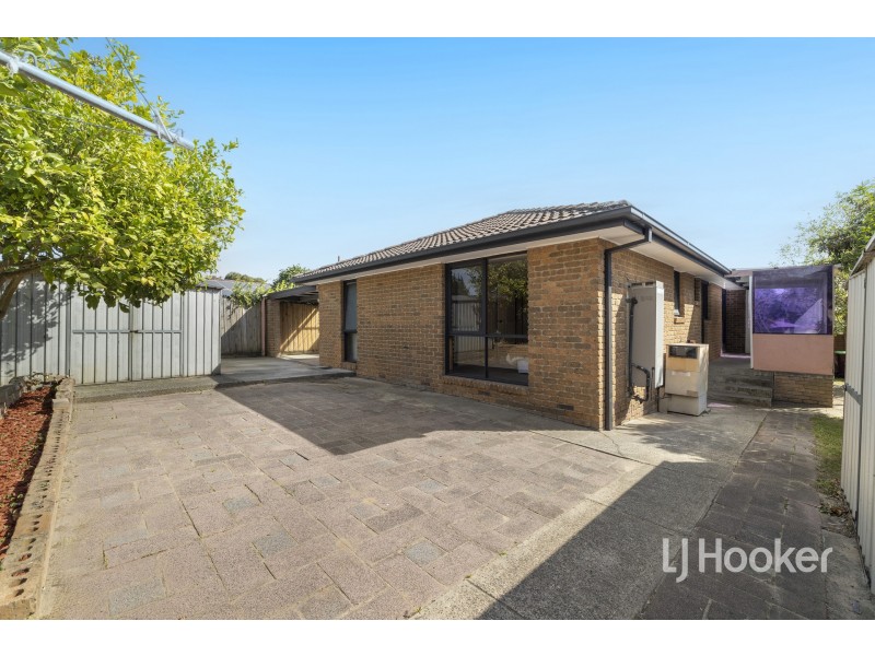 26 Skye Crescent, Endeavour Hills VIC 3802