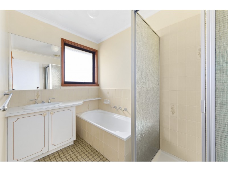 8 Lynne Court, Hallam VIC 3803