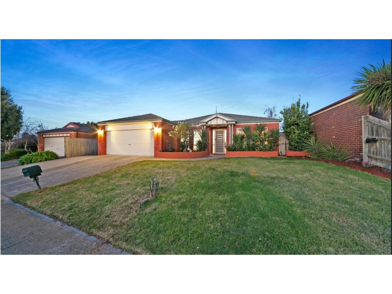 10 Gwenton Avenue, Cranbourne East VIC 3977