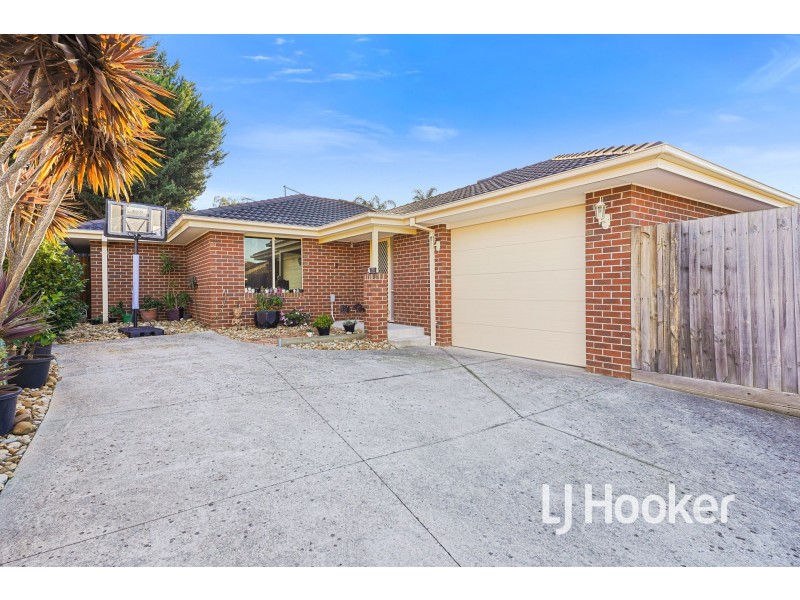 2/13 Luca Place, Pakenham VIC 3810