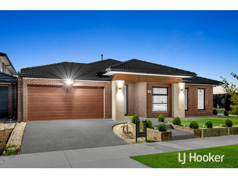 17 Liwen Street, Clyde North VIC 3978