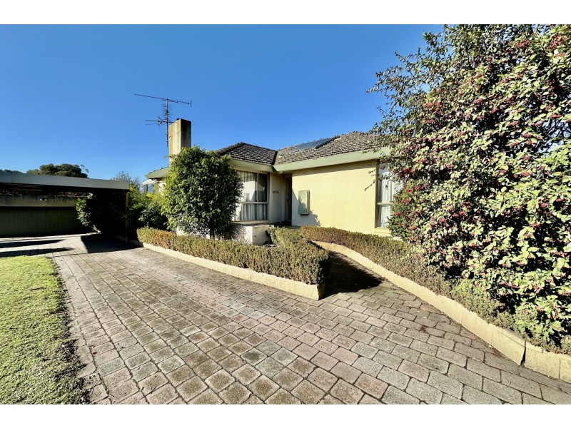 2 Clyde-Five Ways Road, Devon Meadows VIC 3977
