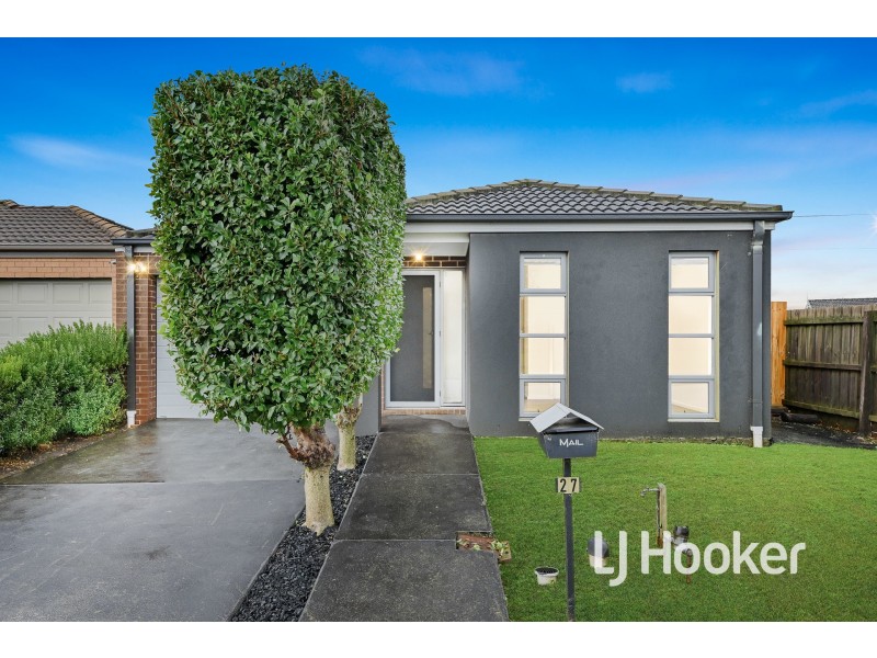 27 Sallys Run, Hampton Park VIC 3976