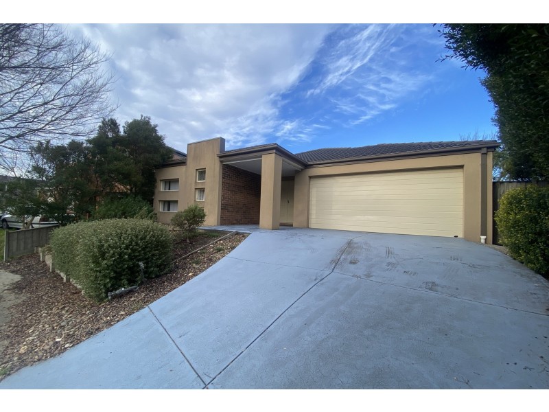 9 Greenview Court, Cranbourne North VIC 3977