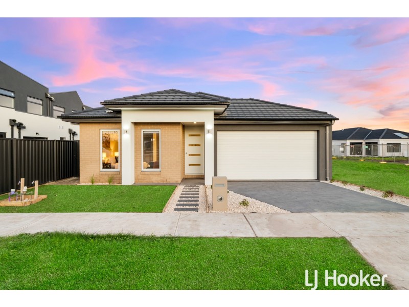 2 Falconer Court, Clyde North VIC 3978