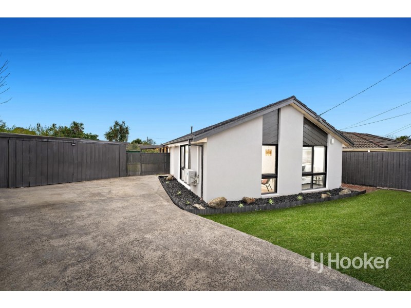 13 Robinson Crescent, Hampton Park VIC 3976