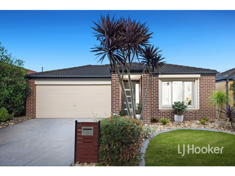21 Bianca Crescent, Cranbourne North VIC 3977