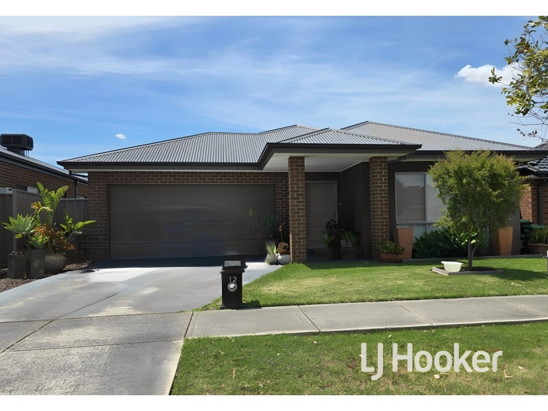 12 Starling Street, Cranbourne East VIC 3977