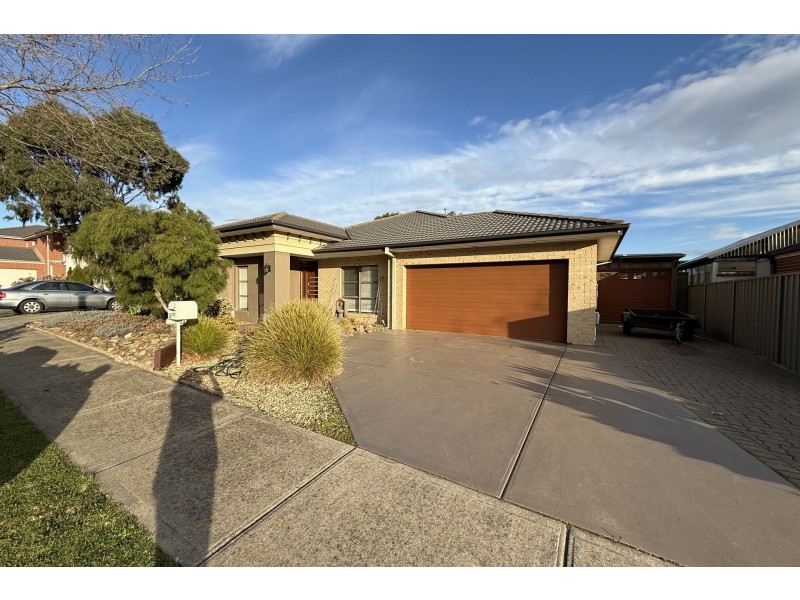 13 Tanner Avenue, Cranbourne East VIC 3977