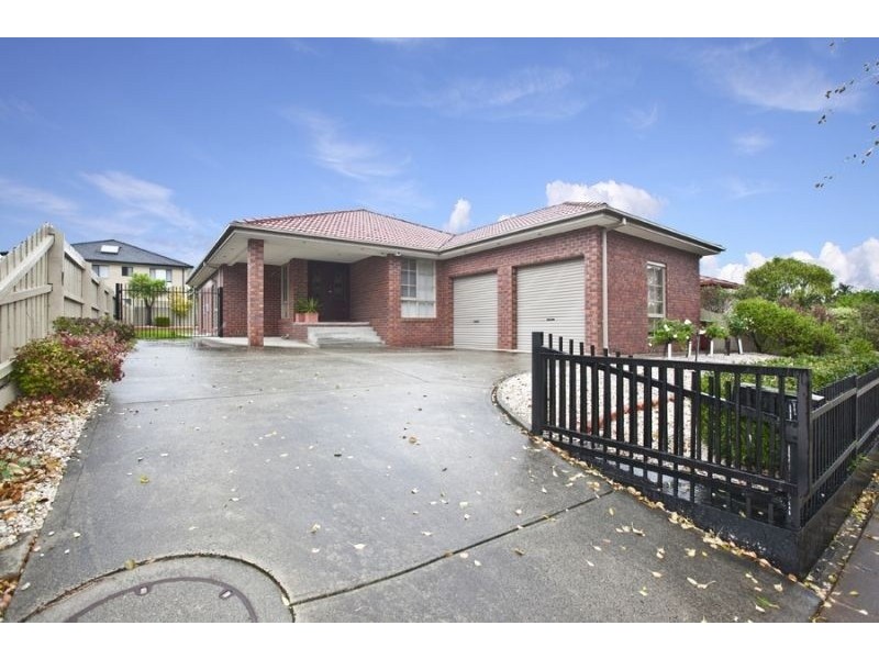 3 Henry Lawson Drive, Lynbrook VIC 3975