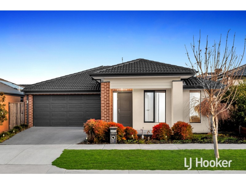 22 Carisbrooke Way, Clyde North VIC 3978