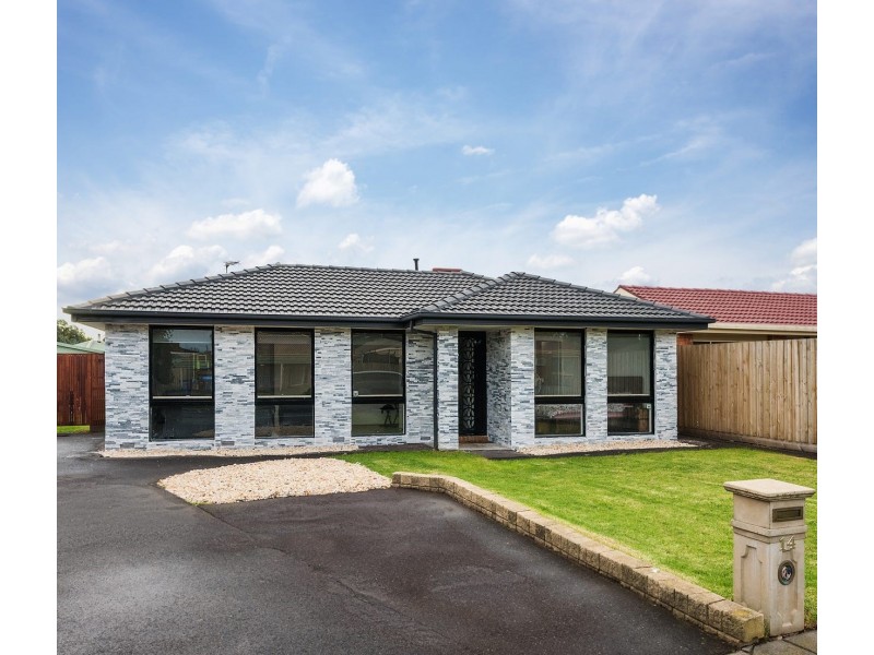 14 Terrence Drive, Cranbourne North VIC 3977