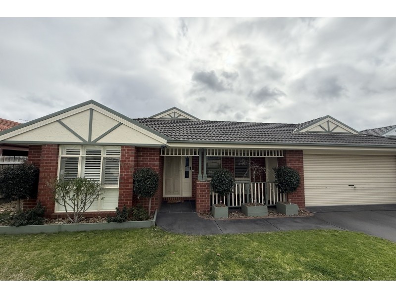 30 Lindsay Crescent, Lynbrook VIC 3975