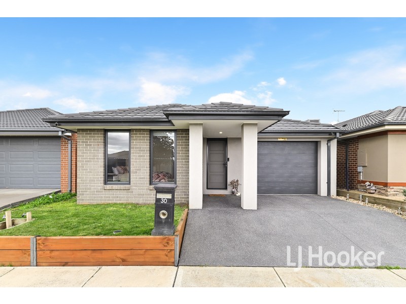 30 Ironstone Street, Cranbourne East VIC 3977