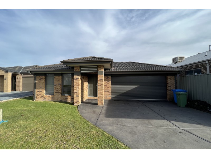 10 Tankard Drive, Cranbourne VIC 3977