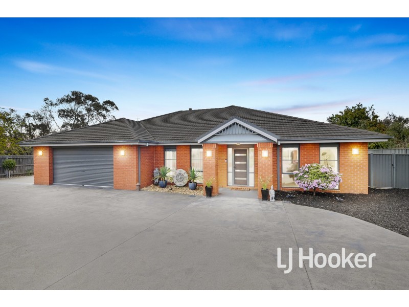 18 Huntingdale Close, Cranbourne VIC 3977