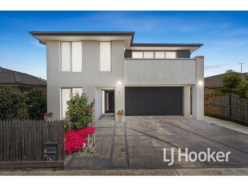 8 Maggie Street, Cranbourne East VIC 3977
