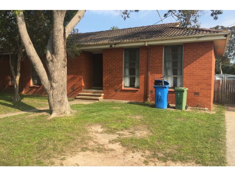 16 Village Drive, Hampton Park VIC 3976