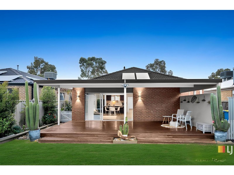 4 Bradshaw Way, Cranbourne East VIC 3977