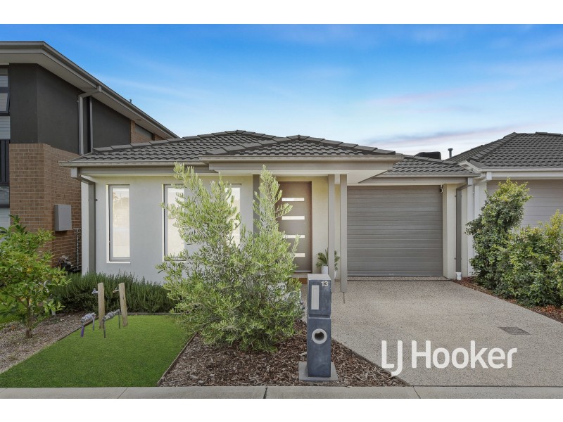 13 Metallic Way, Cranbourne South VIC 3977