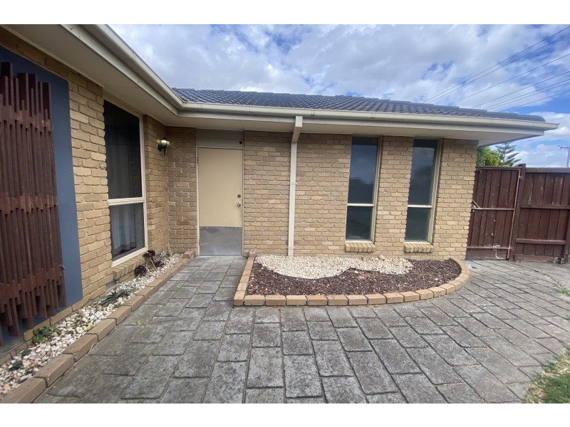 33 Camms Road, Cranbourne VIC 3977