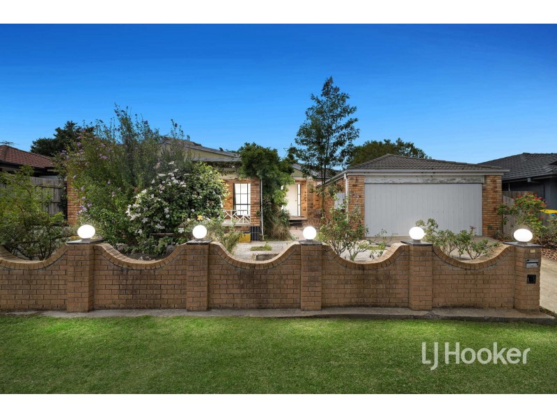 28 Manatoka Crescent, Hampton Park VIC 3976