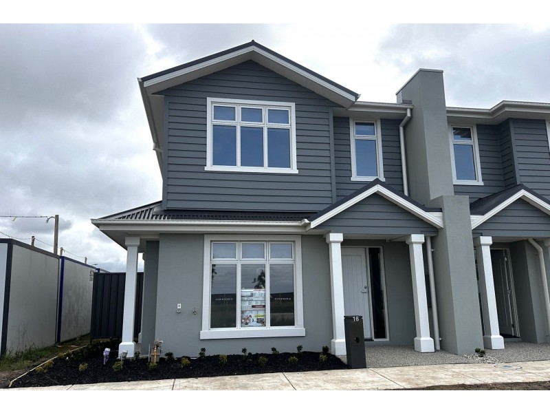 16 Image Walk, Clyde North VIC 3978