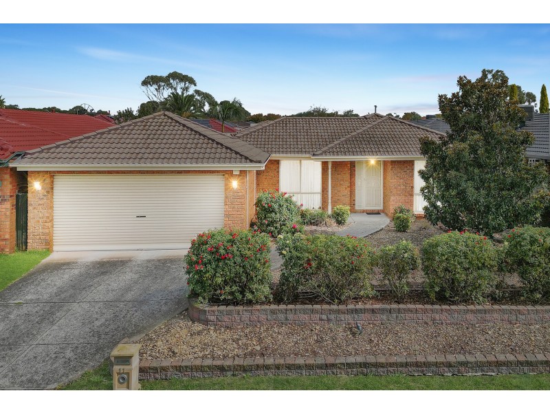 11 Ironbark Close, Hampton Park VIC 3976
