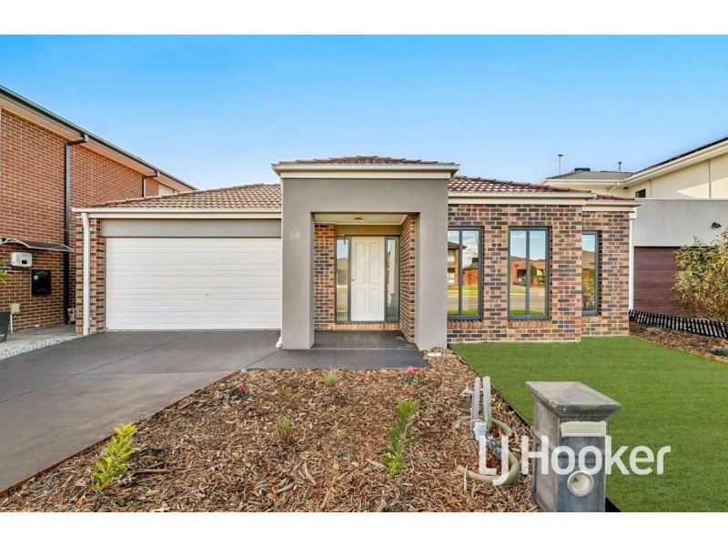 35 Skylark Boulevard, Clyde North VIC 3978