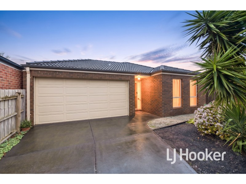 54 Bellarine Drive, Cranbourne VIC 3977