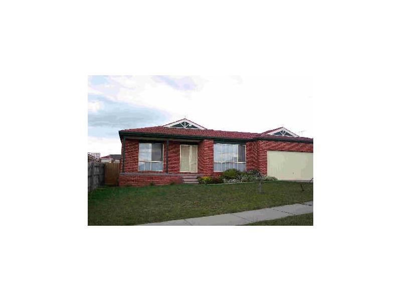 13 Highmount Drive, Hampton Park VIC 3976