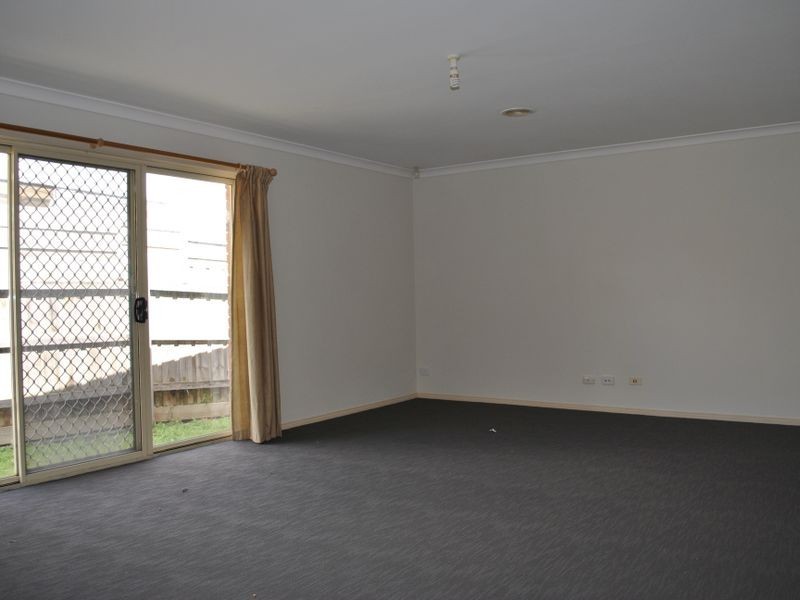 15 Strabane Way, Hampton Park VIC 3976