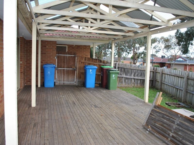 15 Strabane Way, Hampton Park VIC 3976
