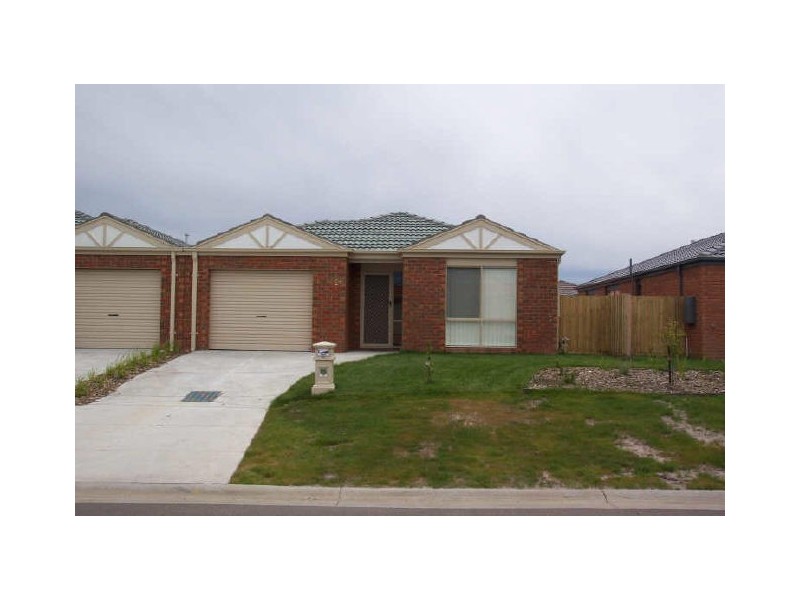 2a/ Armoy Close, Cranbourne VIC 3977
