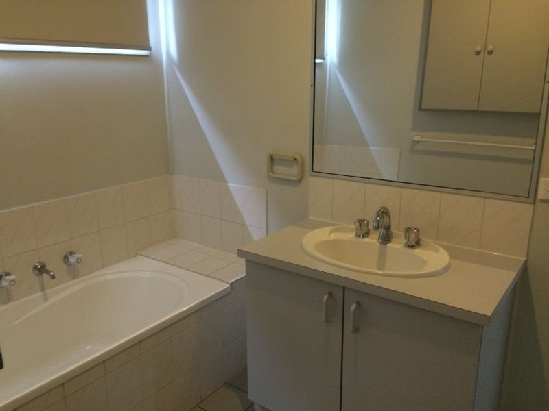 73 Strong Drive, Hampton Park VIC 3976