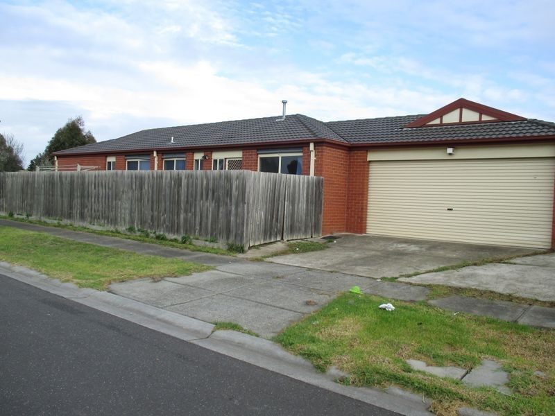 90 Oaktree Drive, Hampton Park VIC 3976