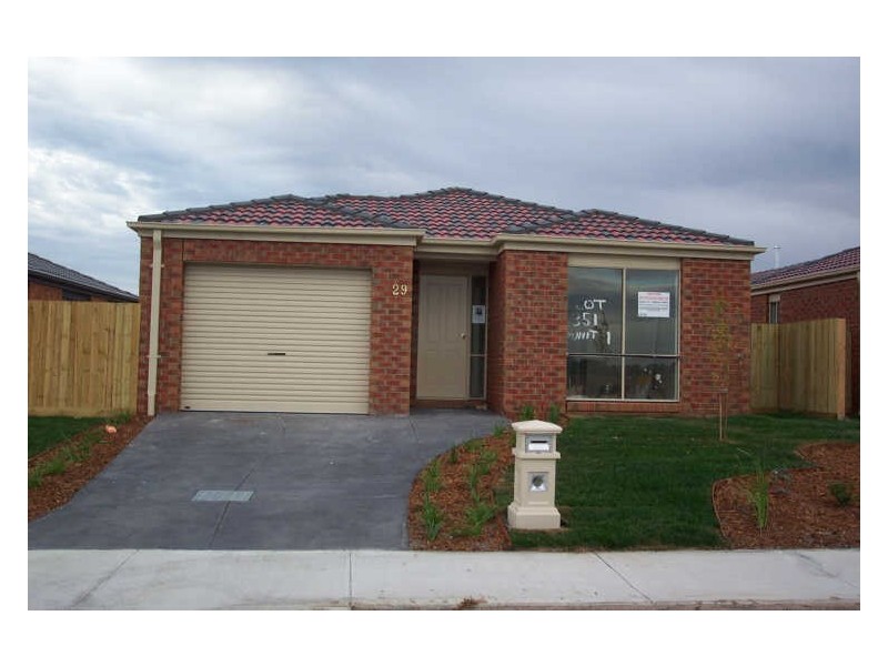 29 Staunton Walk, Cranbourne VIC 3977