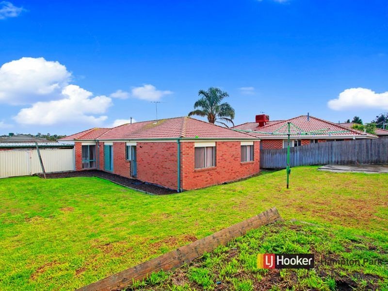 22 Manatoka Crescent, Hampton Park VIC 3976